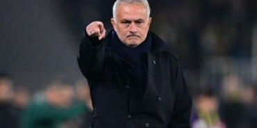 fenerbahcede-mourinho-saskinligi-PA87P9sf.jpg