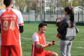 hem-3-puani-hem-de-eveti-kapti-kayseride-surpriz-evlilik-teklifi-IcVMsbjP.jpg