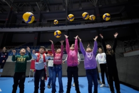 voleybol-filesi-yapan-ccouklar-antrenmani-izledi-RSrZ6JHS.jpg