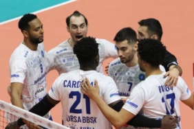 bursa-buyuksehir-bldspor-arkas-sporu-rahat-gecti-wyyWy5tx.jpg
