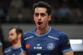 kupa-voleyde-arkas-spor-ziraat-bankkarta-set-vermeden-dortlu-finalde-YeBR6HY8.jpg