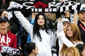 besiktastan-bayan-taraftarlara-jest-YIaffg9b.jpg