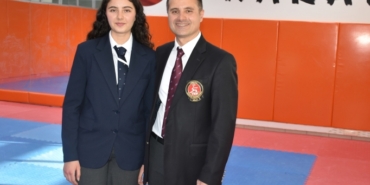 baba-kiz-tipta-ve-karatede-birebir-yolda-kML42WTs.jpg