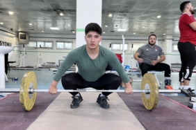 ulusal-halterci-ozbek-3-altinla-avrupa-sampiyonlugu-hedefliyor-8QgZxuQk.jpg
